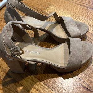 GO ON SANDAL by Chinese laundry